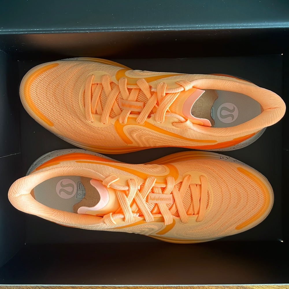 lululemon blissfeel run 2 Brand New (Size 11, Color FLOG Fluro Orange)